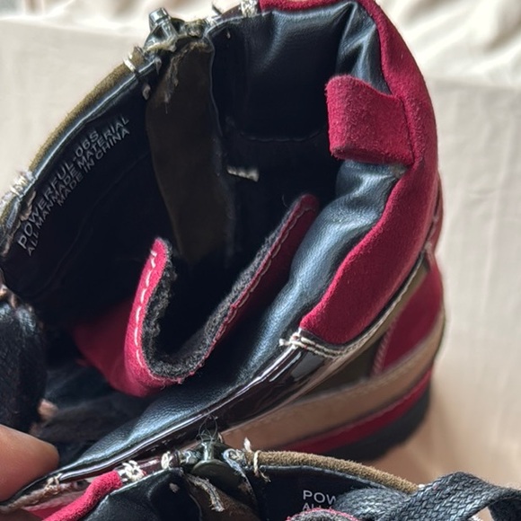 Rouge Helium Stylish Women's Lace-Up Boots - Picture 7 of 9